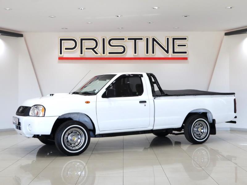 2017 NISSAN NP300