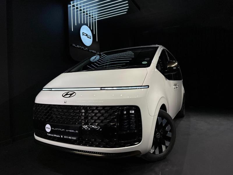 2024 HYUNDAI Staria