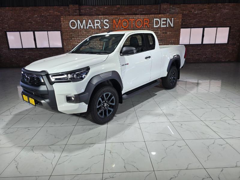 2024 TOYOTA Hilux