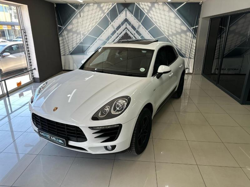 2014 PORSCHE Macan
