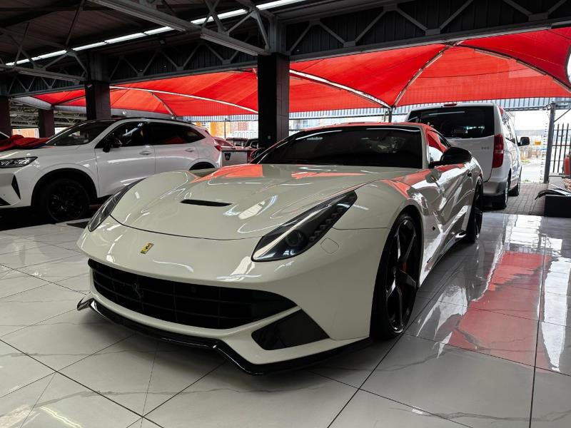2013 FERRARI F12