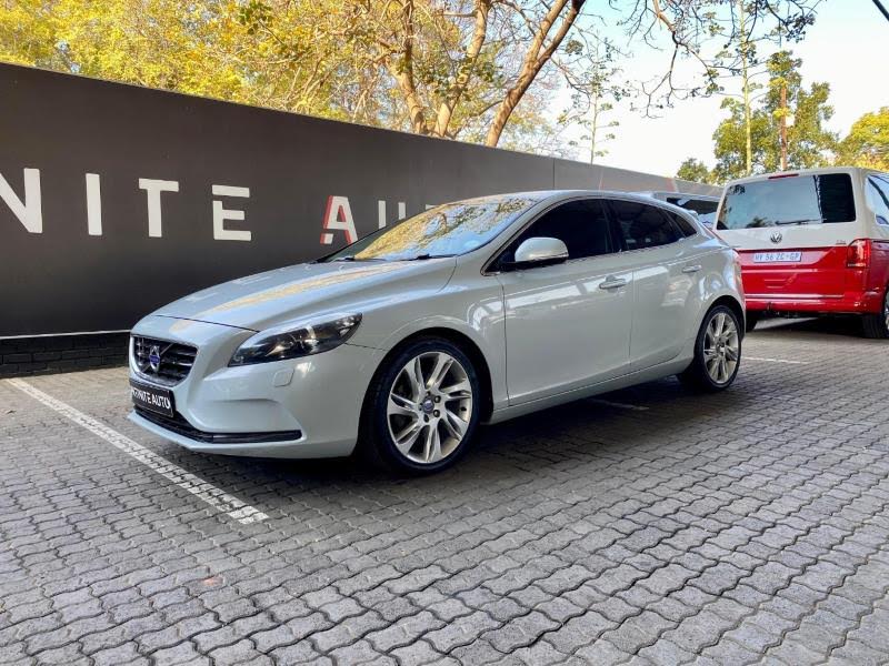 2013 VOLVO V40