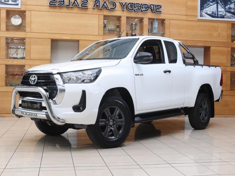 2023 TOYOTA Hilux