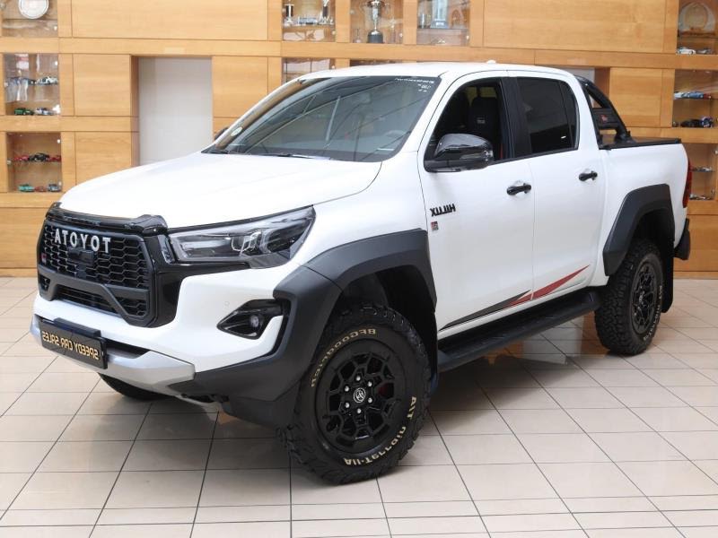 2025 TOYOTA Hilux