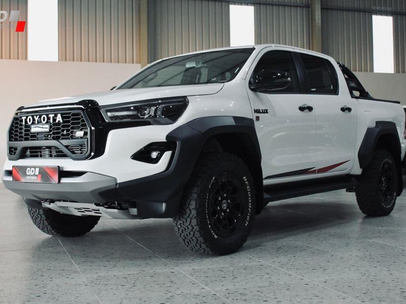 2025 TOYOTA Hilux