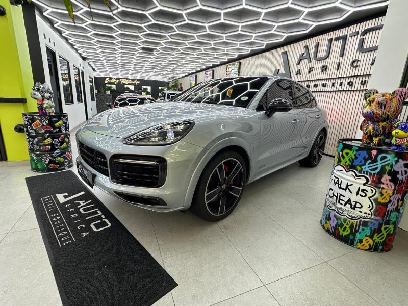 2023 PORSCHE Cayenne