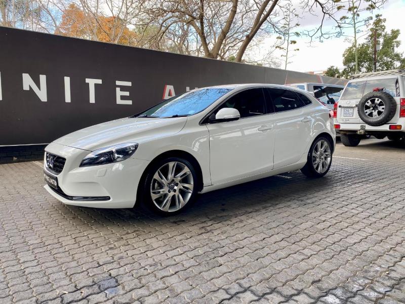 2012 VOLVO V40