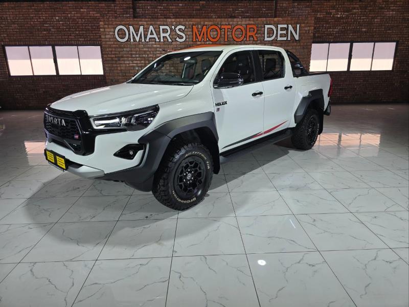 2025 TOYOTA Hilux