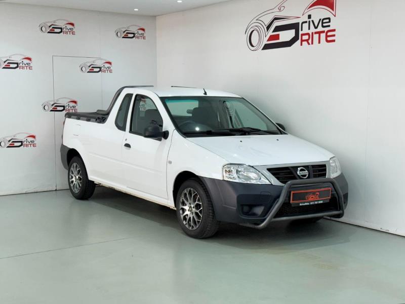 2021 NISSAN NP200