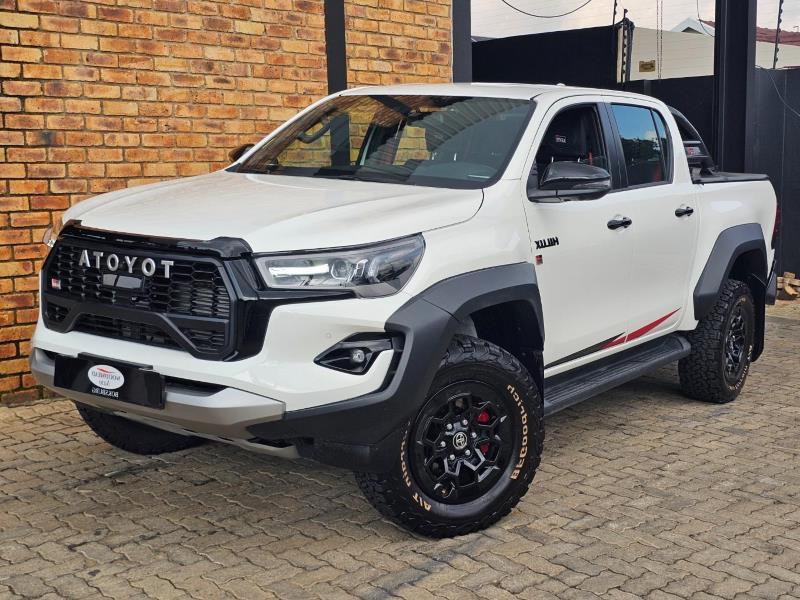 2025 TOYOTA Hilux