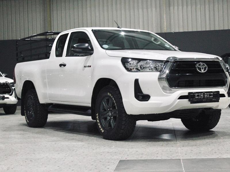 2023 TOYOTA Hilux