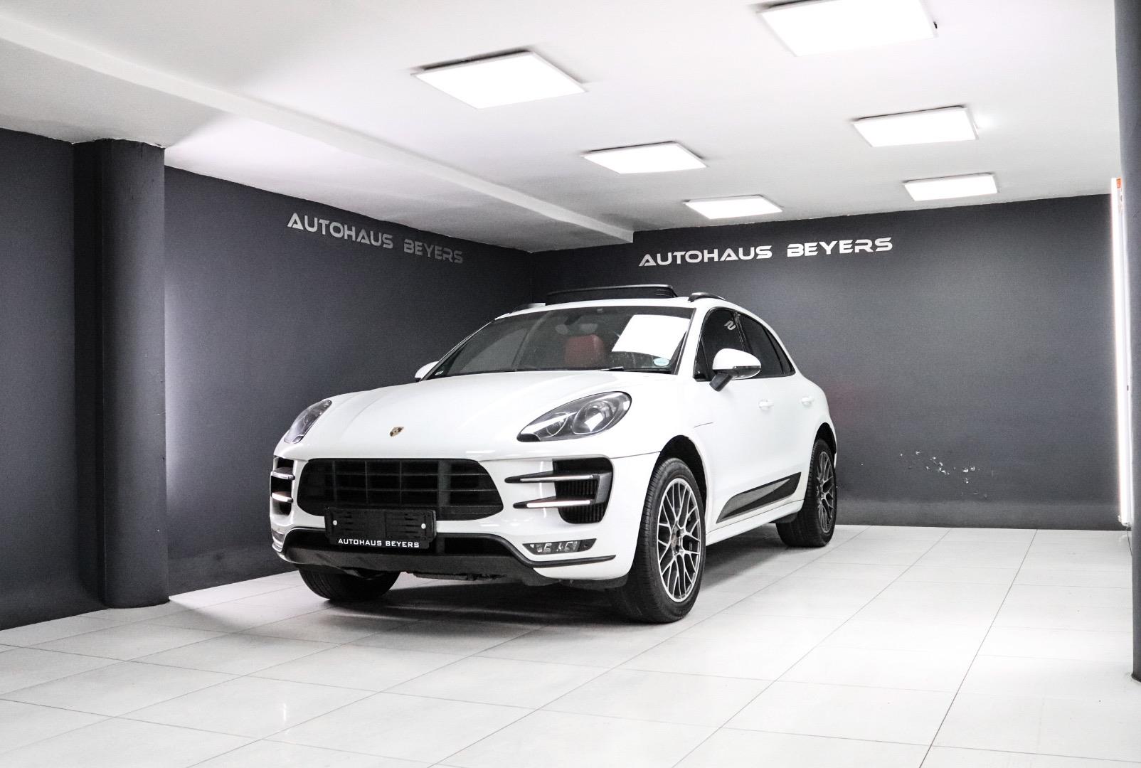 2015 PORSCHE Macan