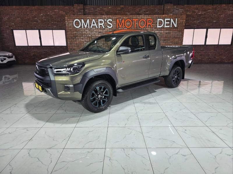 2025 TOYOTA Hilux