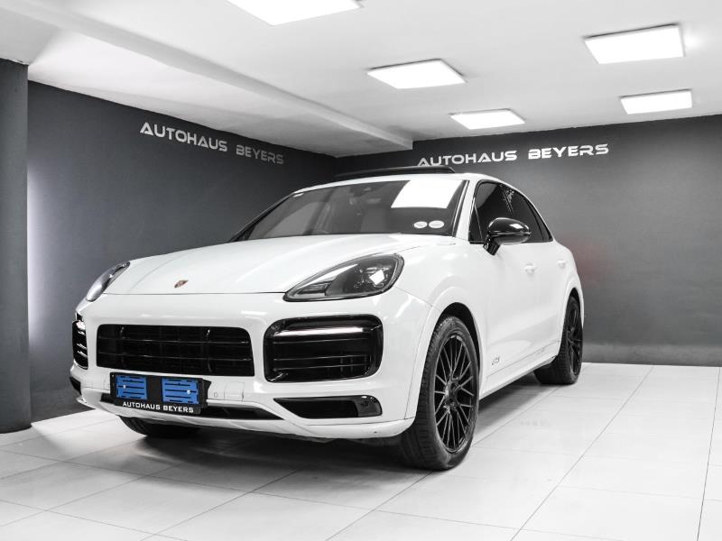 2022 PORSCHE Cayenne