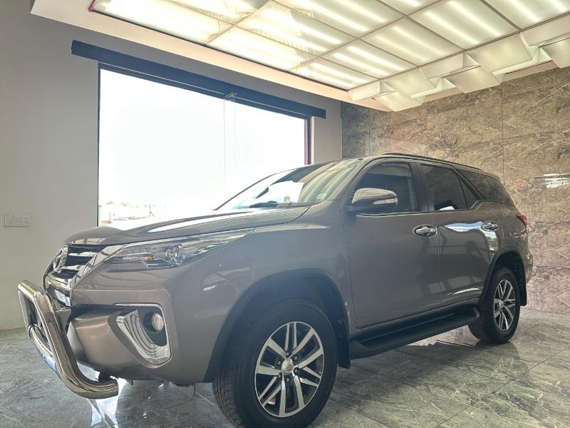 2017 TOYOTA Fortuner