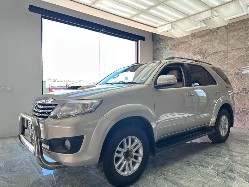 2012 TOYOTA Fortuner