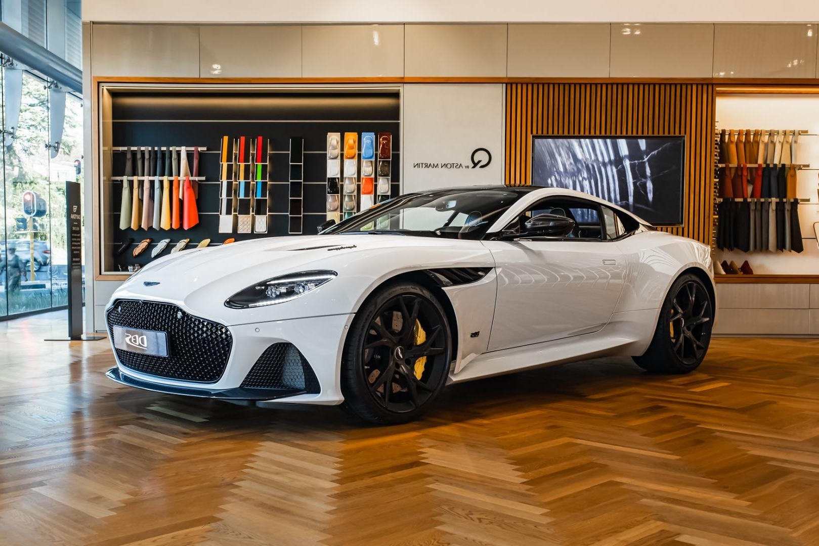2019 AM DBS Superleggera