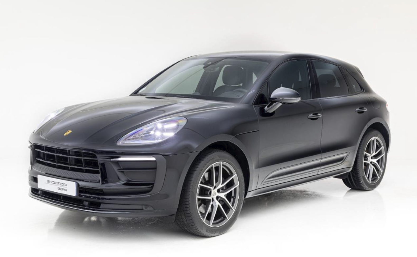 2024 PORSCHE Macan