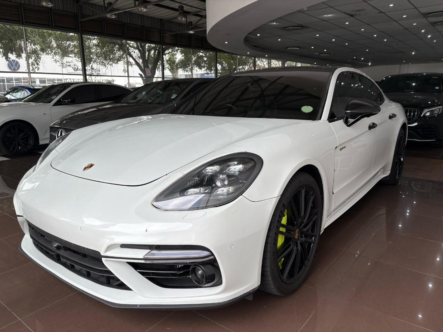 2019 PORSCHE Panamera