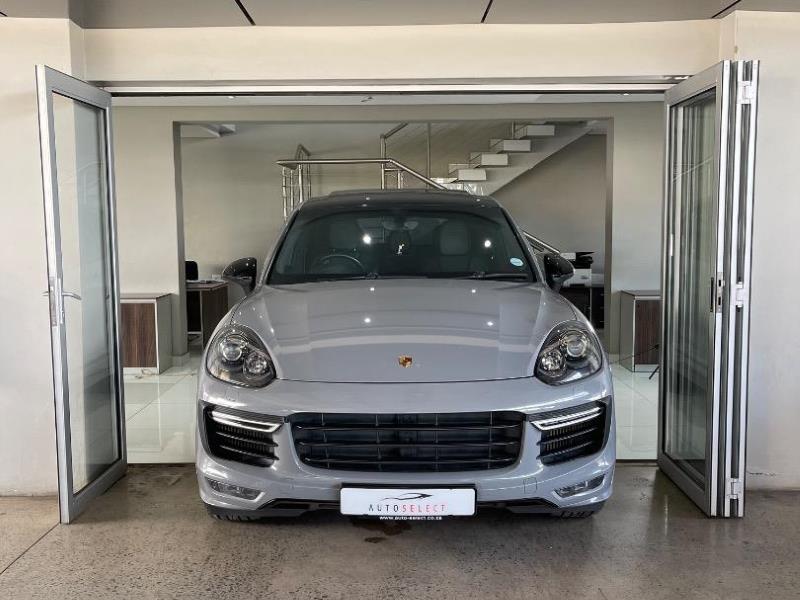 2017 PORSCHE Cayenne