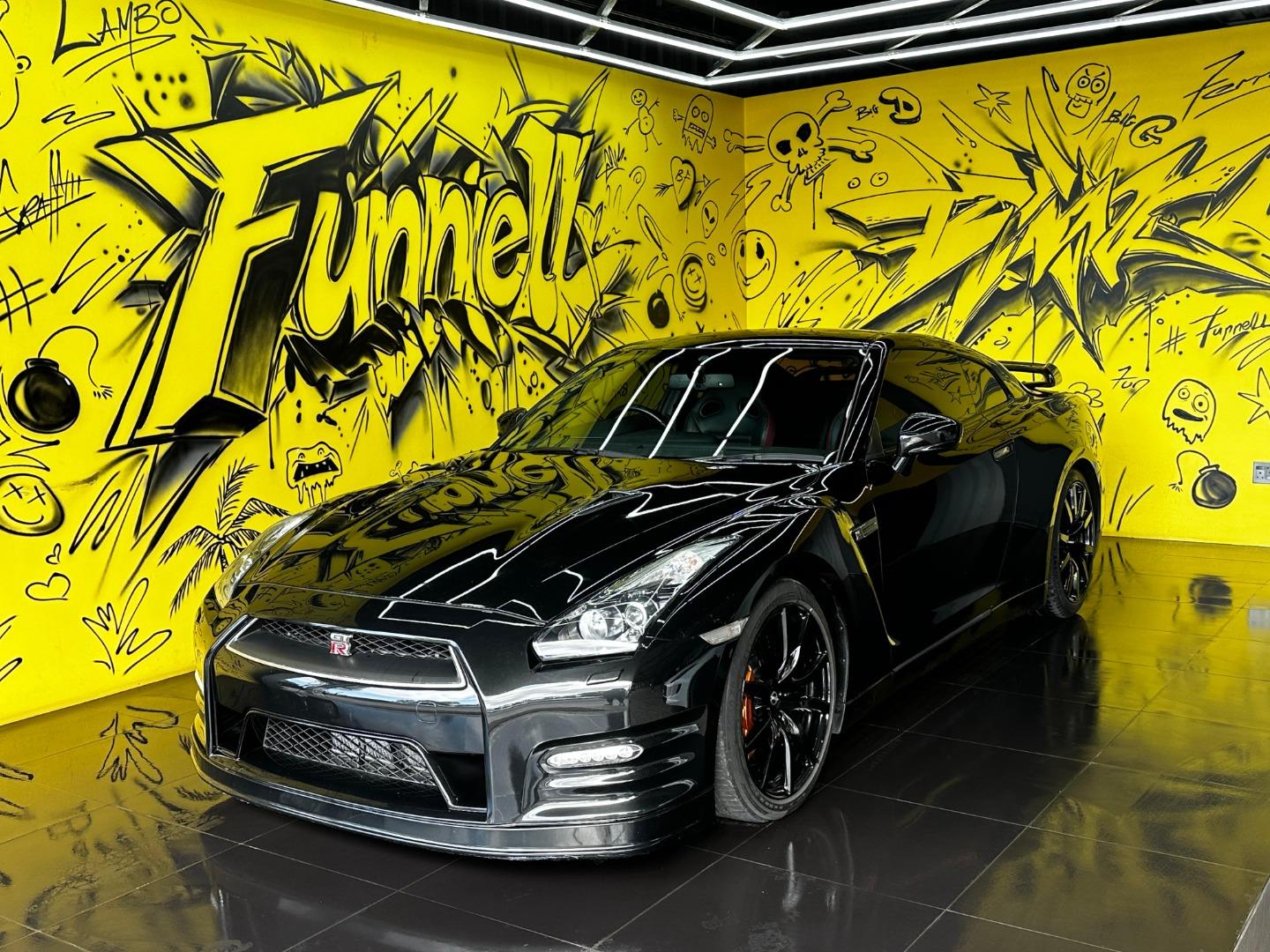 2011 NISSAN GT-R