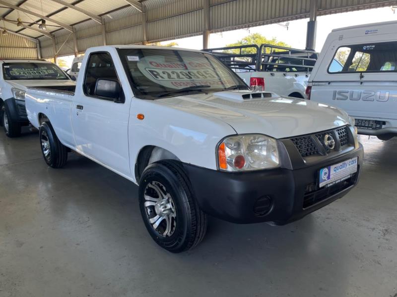2019 NISSAN NP300