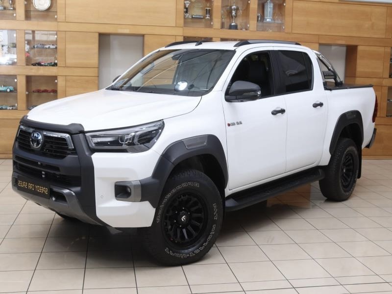 2024 TOYOTA Hilux