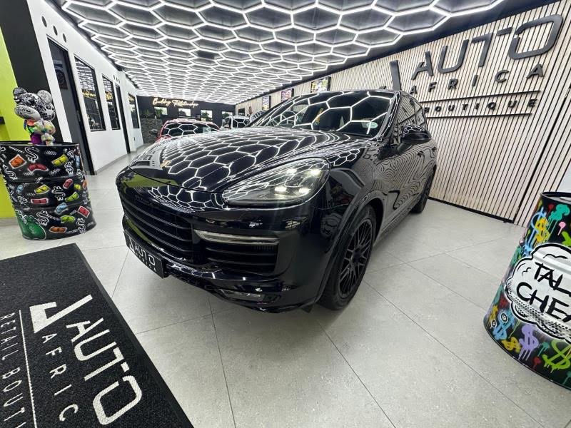 2017 PORSCHE Cayenne